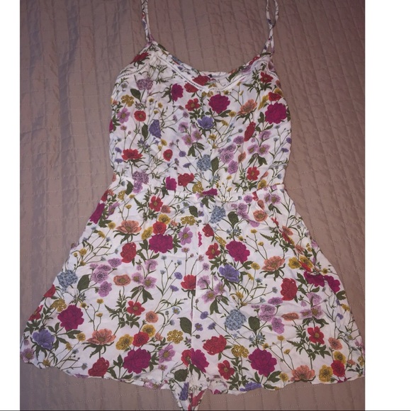 H&M Dresses & Skirts - Colorful romper